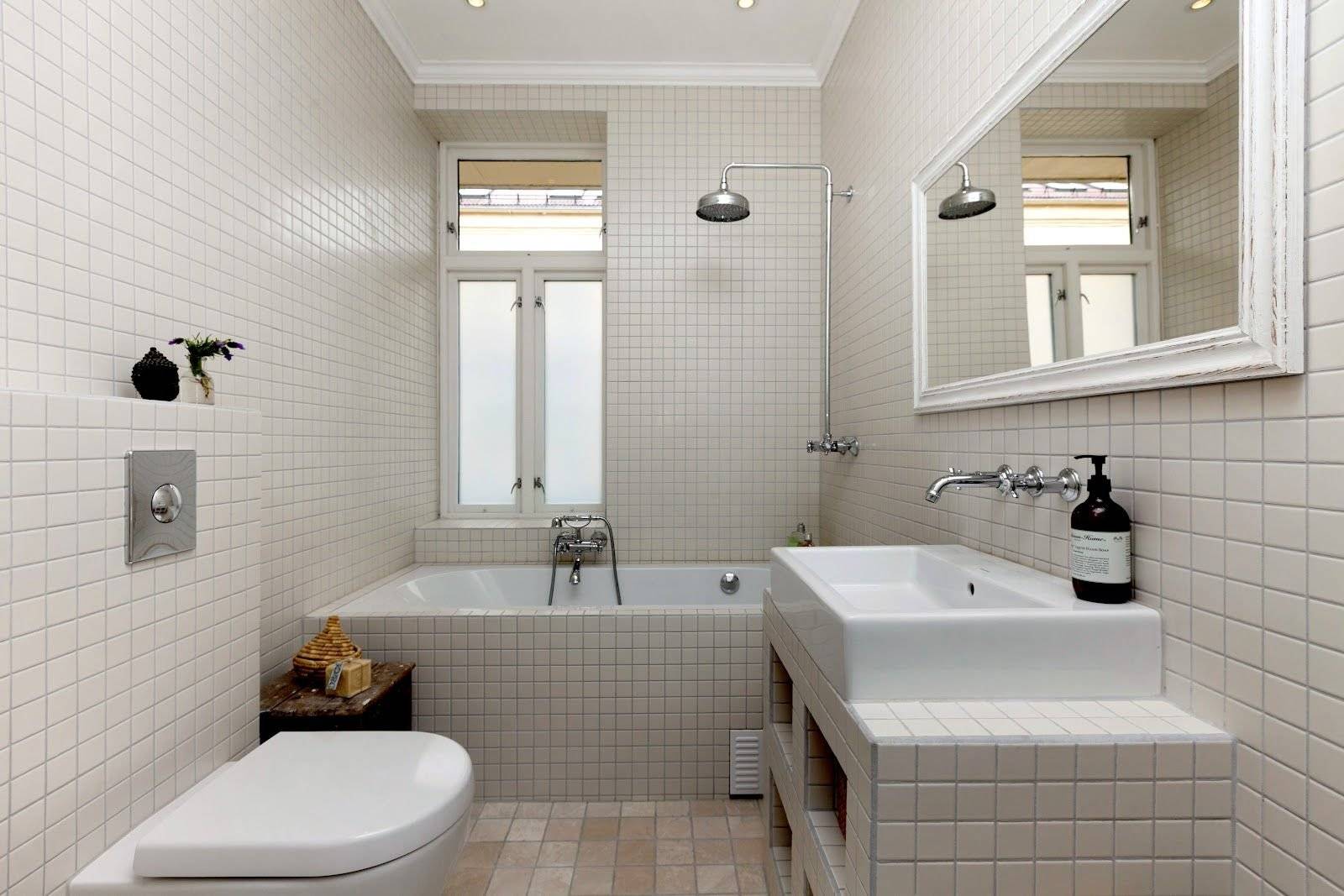 Белая плитка в ванной комнате: 100 фото лучших решений