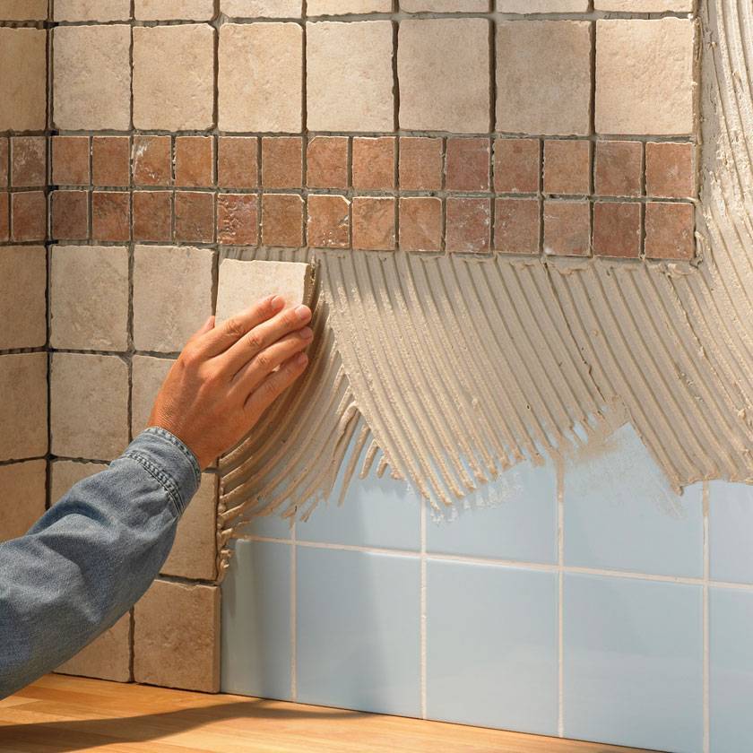 Подготовка поверхности под плитку керамическую: что делать со стенами в ванной и иных помещениях перед укладкой материала?