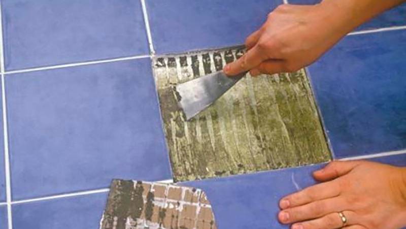 Как и чем приклеить отвалившуюся плитку на полу или стене