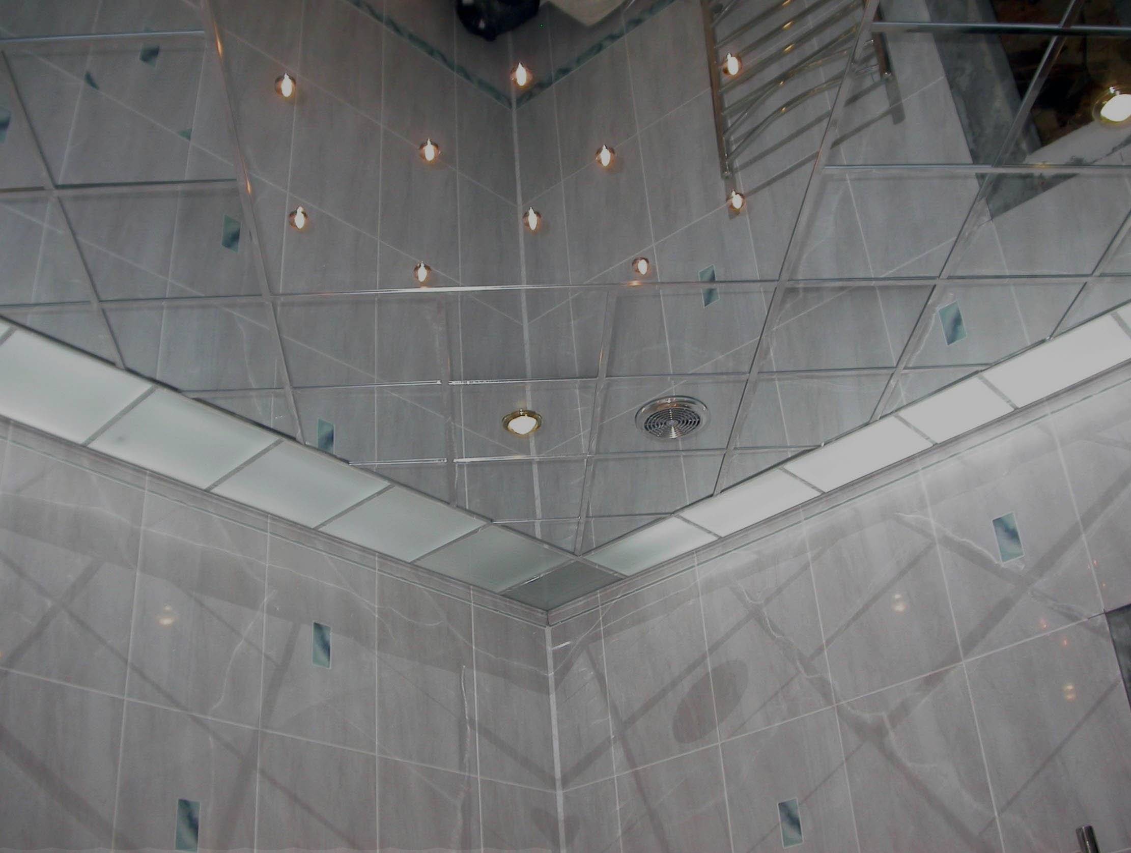 Зеркальный потолок в ванной комнате — плюсы и минуса (фото, видео)