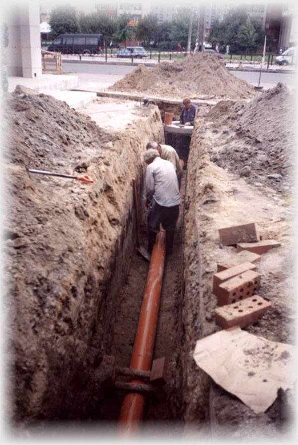 Прокладка канализационных труб в земле