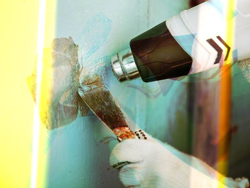Как быстро и качественно снять старую краску со стен?