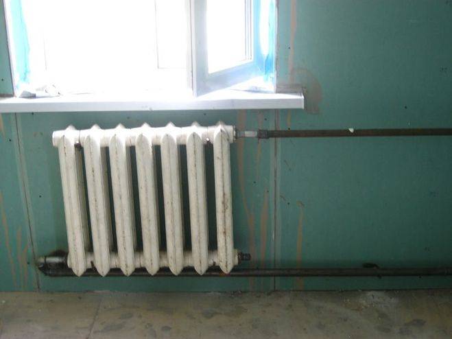 Установка чугунных радиаторов отопления: крепление к стене и сколько стоит монтаж