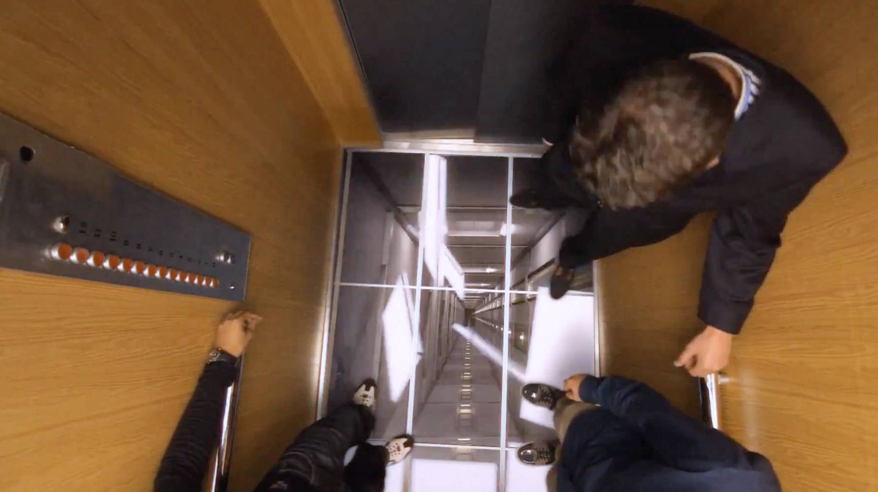 Падение в бездну: можно ли выжить в падающем лифте?