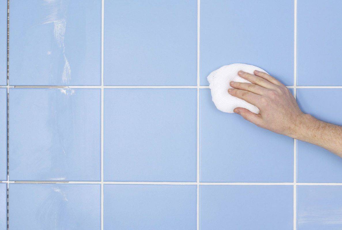 Как работать с затиркой на основе эпоксидной смолы, плюсы и минусы использования для плитки в ванной