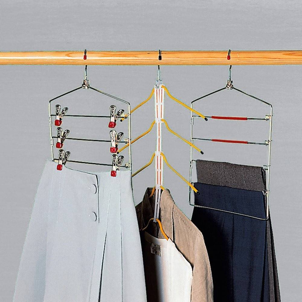 Как повесить брюки в шкаф так, чтобы они не мялись и не было заломов: существует несколько способов