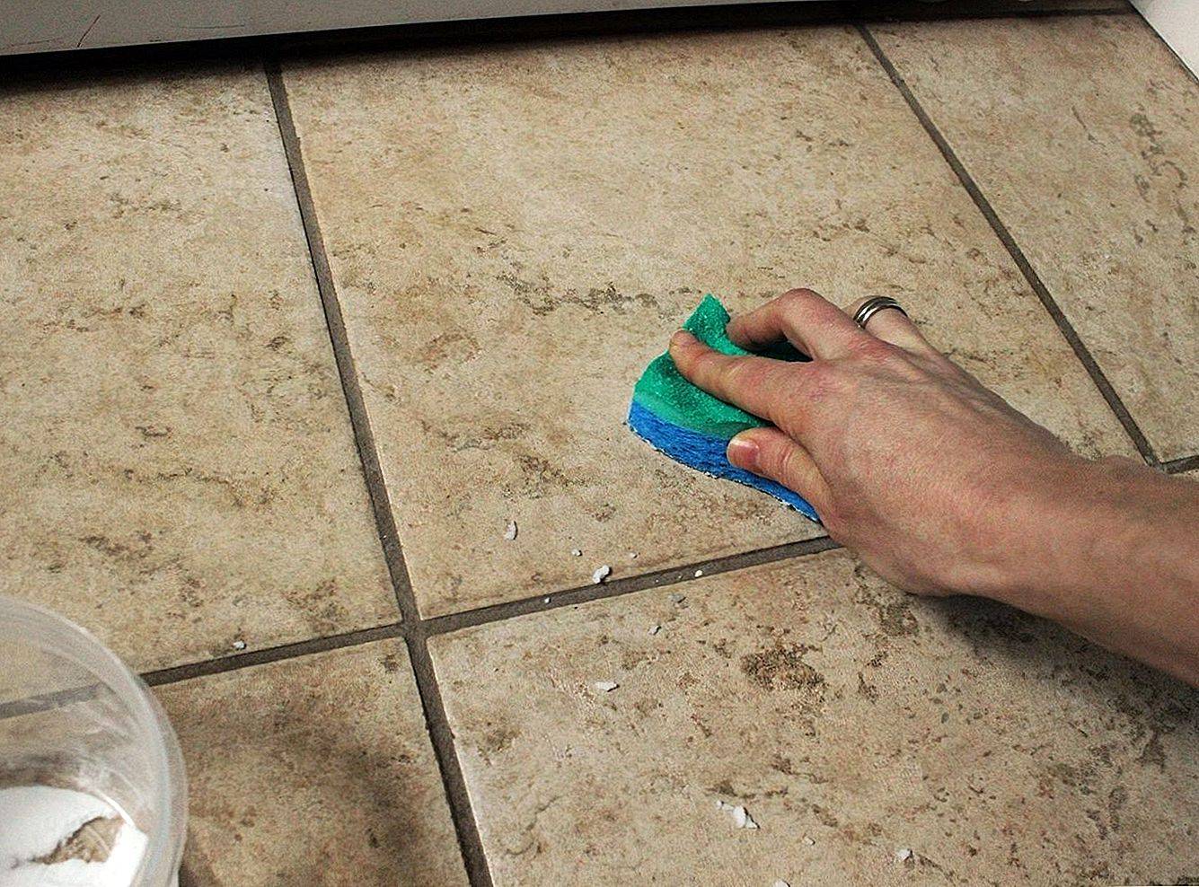 Чем отмыть грунтовку с плитки или стекла — лучшие методы