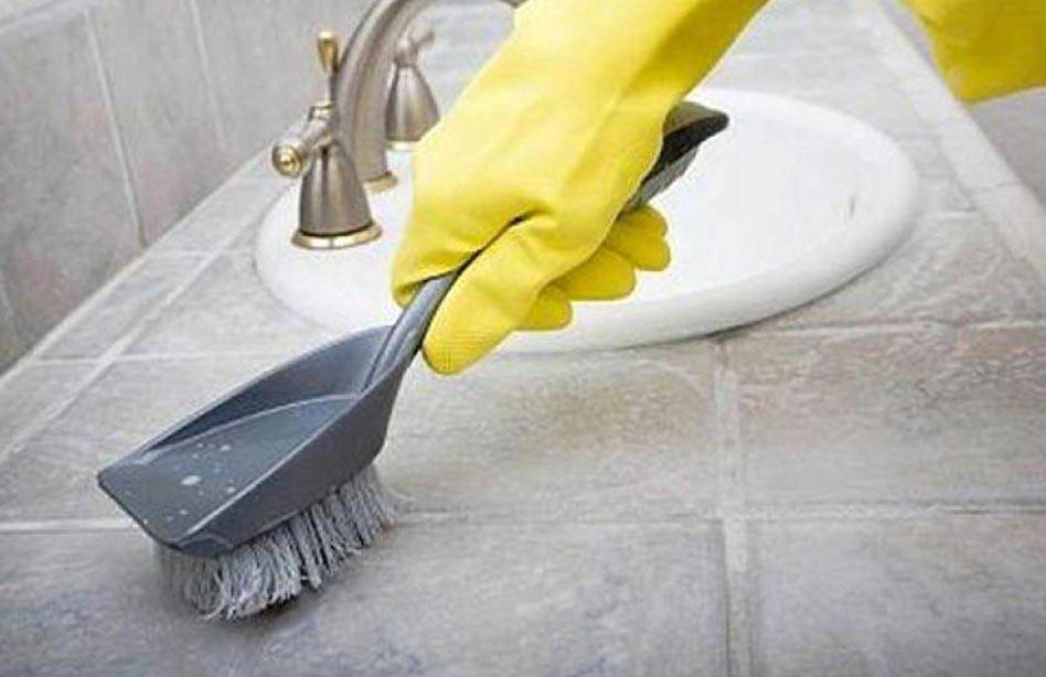 Как очистить плесень в ванной между плитками на стене: обзор эффективных средств