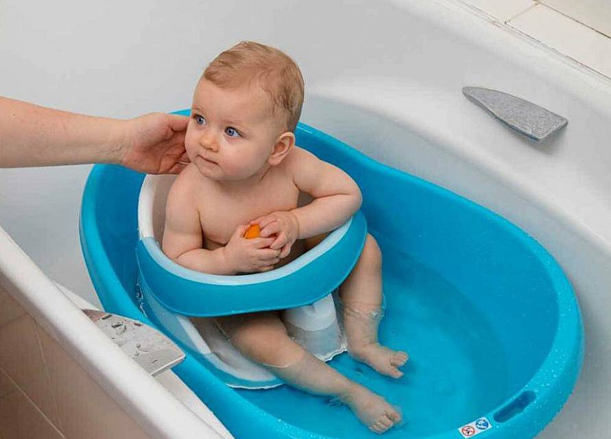 Топ-7 лучших стульчиков для купания малыша в ванной