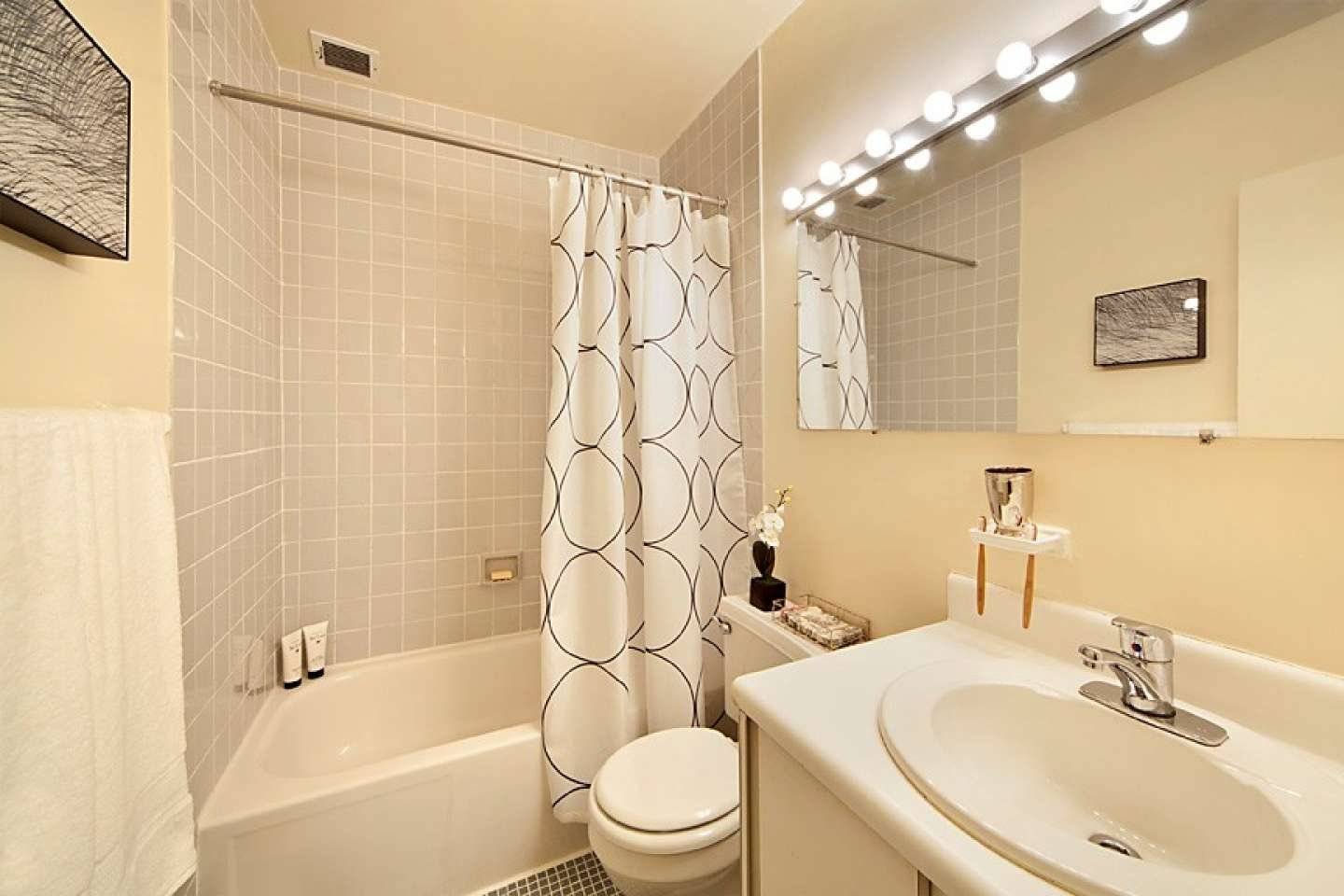 Бюджетный дизайн ванны (фото) - варианты интерьера ванной