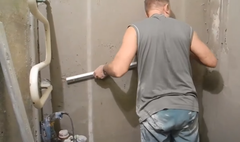 Как и чем выровнять стены в ванной комнате под плитку — пошаговое видео и фото
