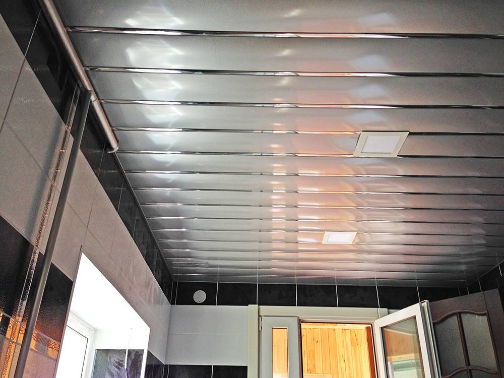 Алюминиевые потолки для ванной: плюсы и минусы (10 фото)
