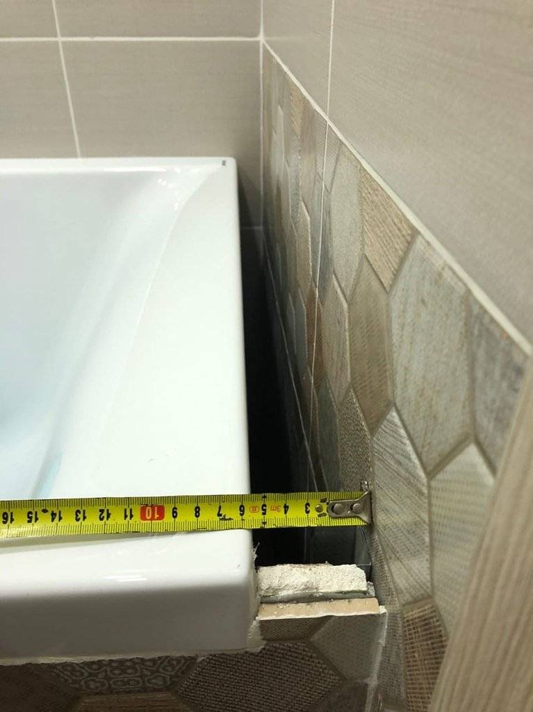 Как заделать стык между ванной и стеной - большой зазор