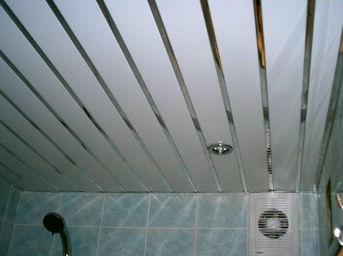 Алюминиевый потолок в ванной своими руками — выбор и установка (фото, видео)