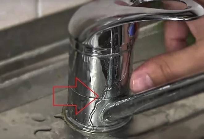 Капает (протекает, течет) кран в ванной: как починить двухвентильный смеситель | greendom74.ru