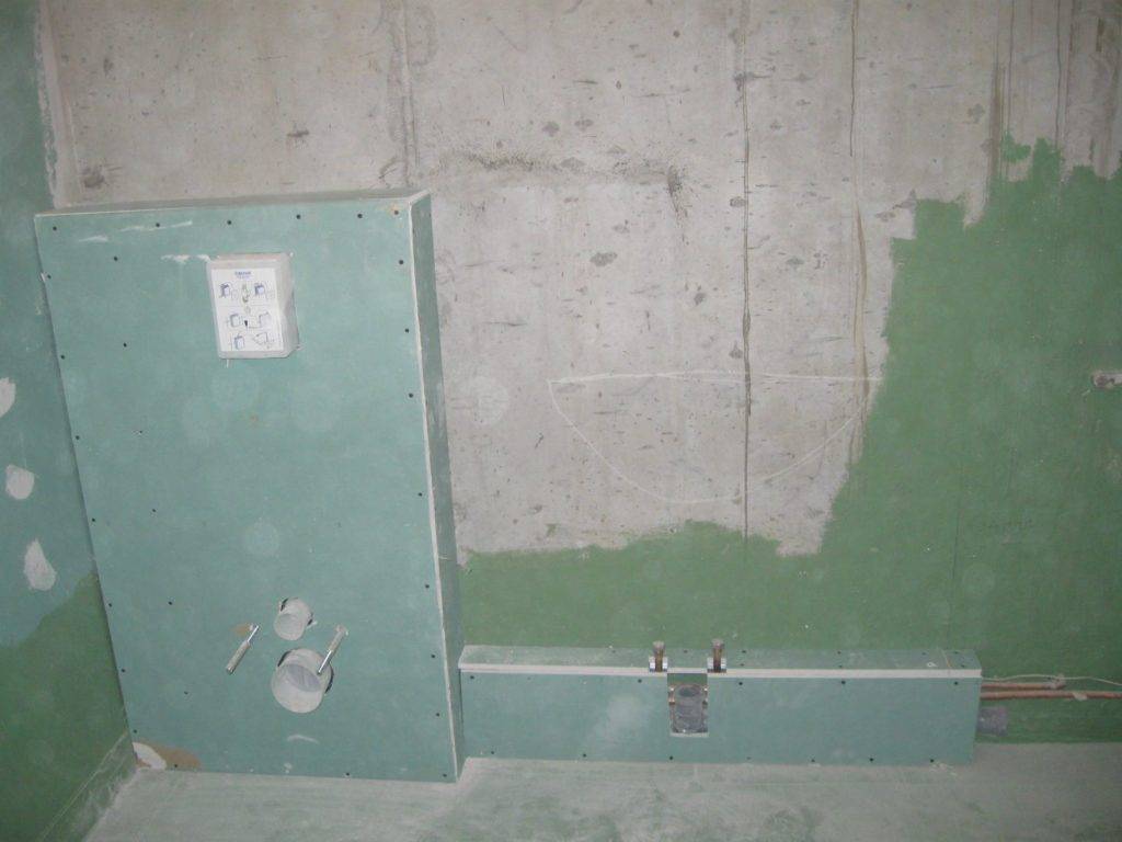 Выравнивание стен в ванной под плитку