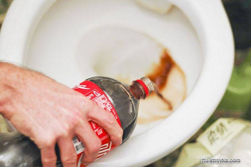 Что будет, если налить в туалет кока колу, можно ли почистить унитаз газировкой