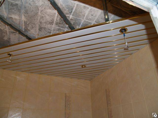 Реечный потолок в ванной (инструкция по установке) - полный обзор от а до я. (материалы, инструменты, дизайн, освещение)