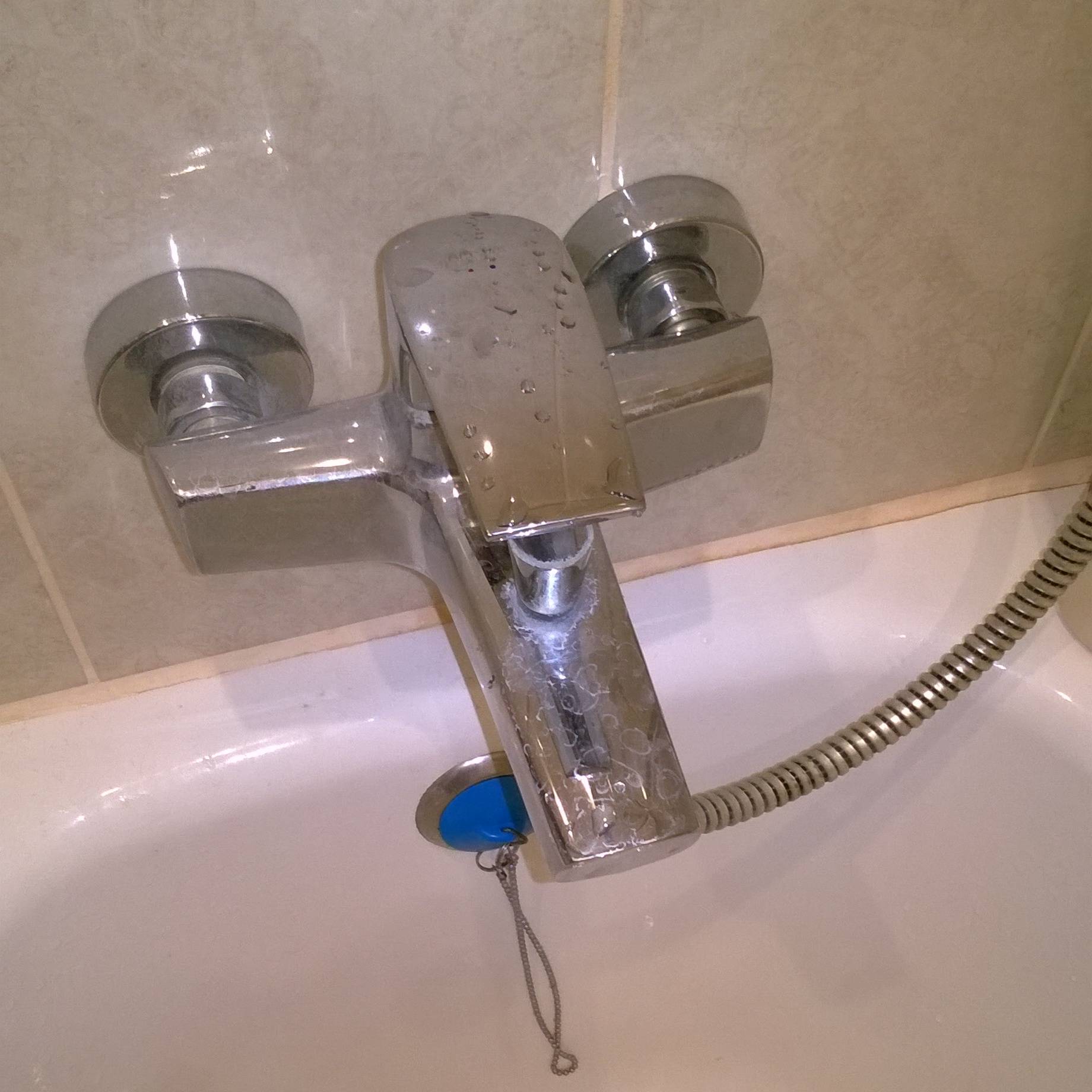 Как установить смеситель в ванной своими руками
