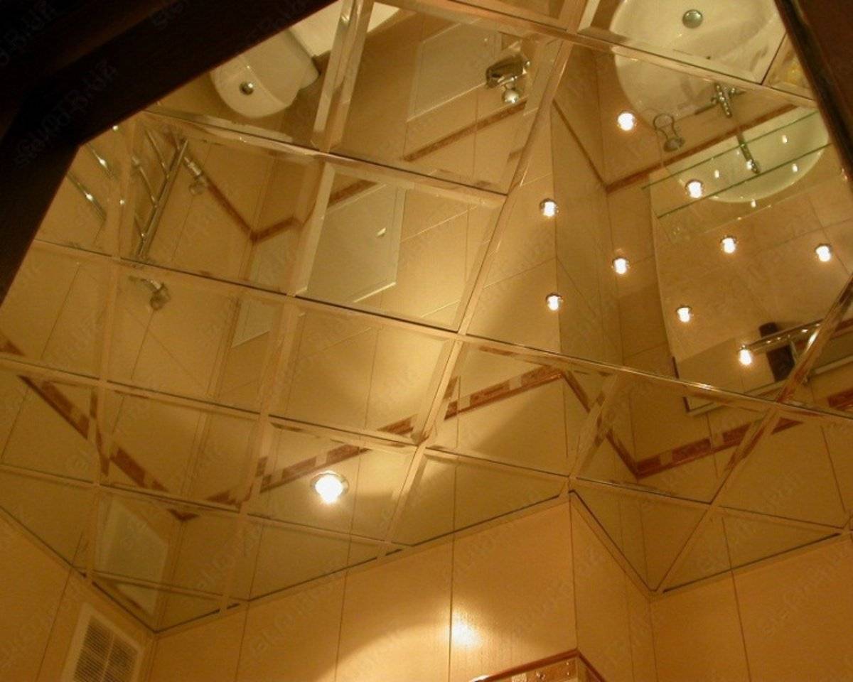 Зеркальный потолок в ванной комнате — плюсы и минуса (фото, видео)
