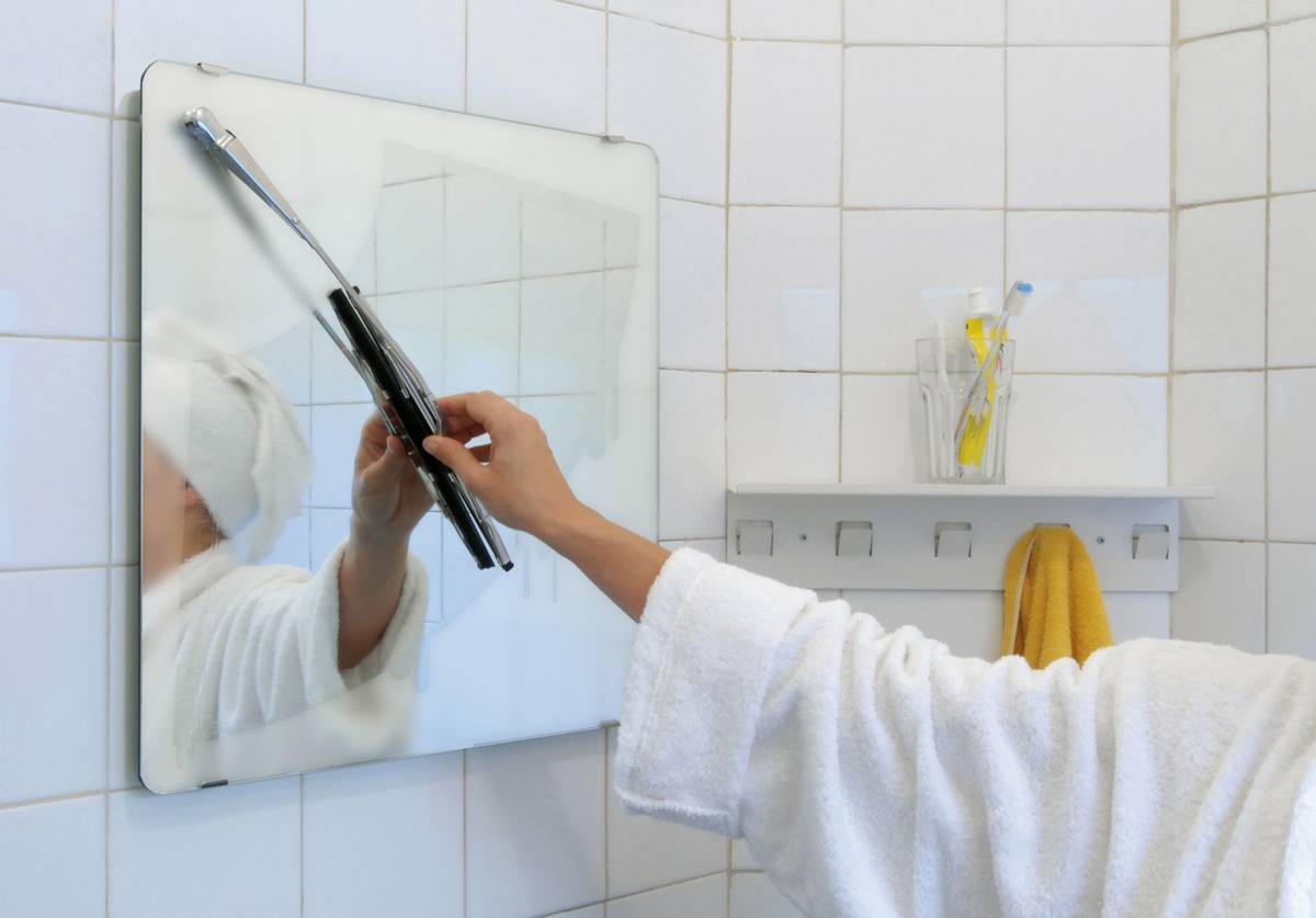 Как защитить зеркало от влаги в ванной: самые надёжные способы