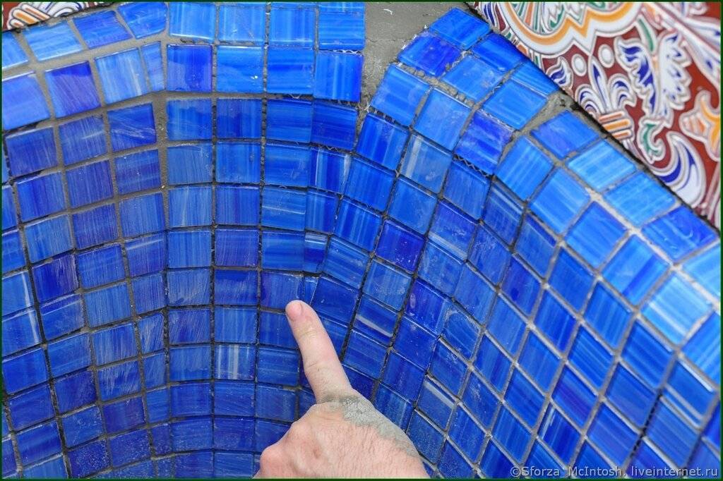 Пошаговая инструкция по укладке мозаичной плитки на сетке