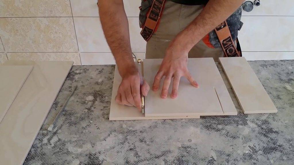 Чем резать керамическую плитку для стен и пола: перечень инструментов и разбор способов