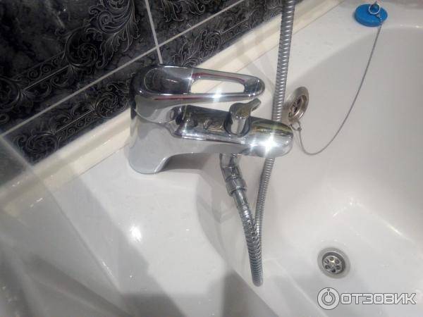 Как установить смеситель на борт ванны с душем: монтаж врезного крана своими руками