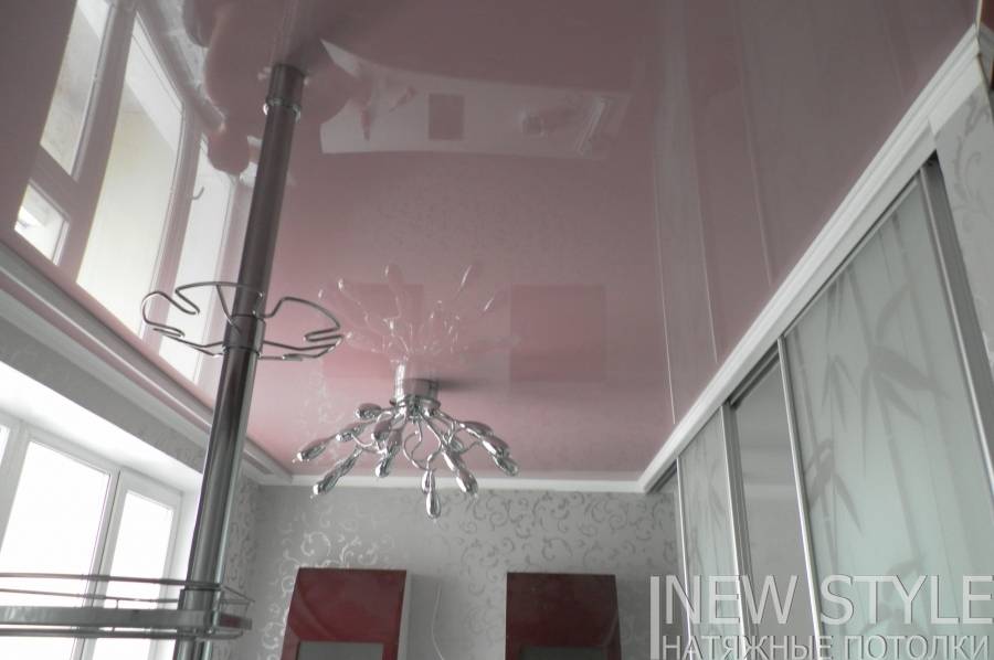 Натяжные потолки: глянцевые или матовые, какие лучше, дешевле глянец, лучше сделать дороже, как выбрать, как выглядит в ванной