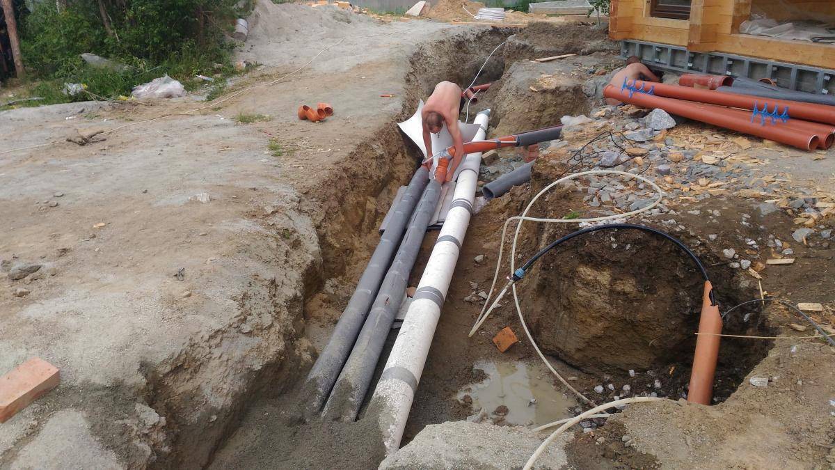 Как уложить трубы канализации: прокладка в земле