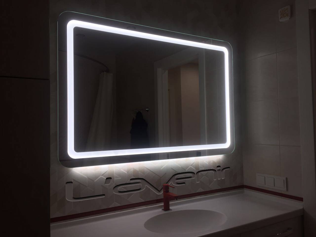 Как выбрать зеркало в ванную комнату?