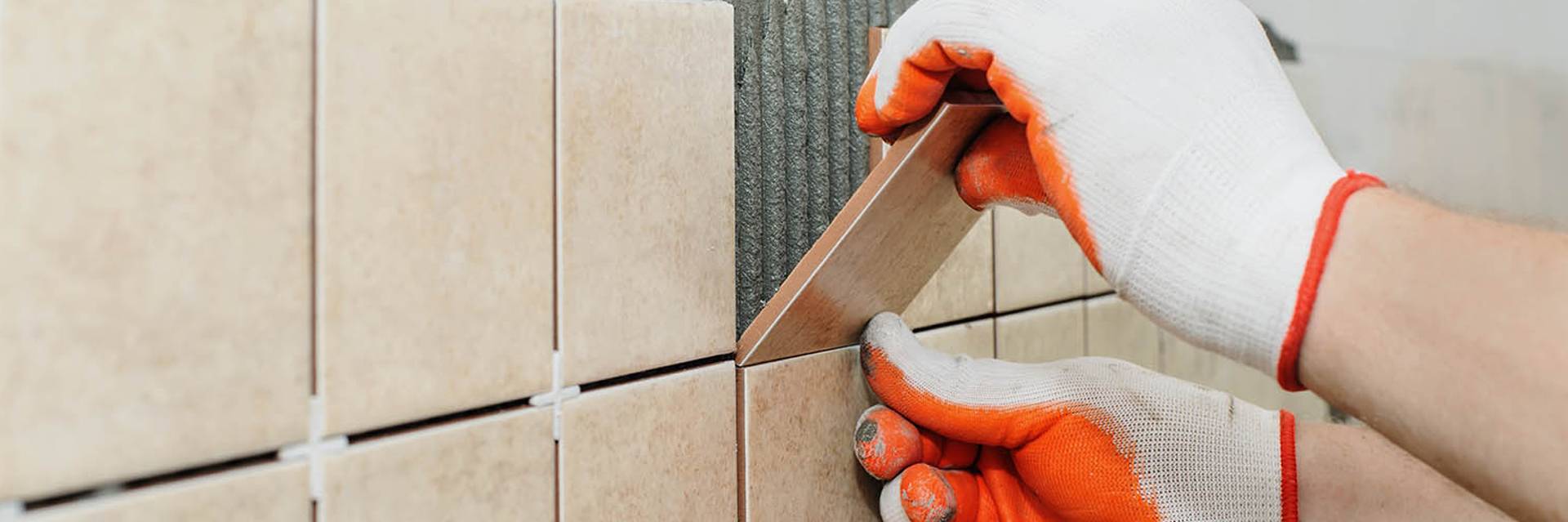 Как класть плитку на кухне – выбираем материал и постигаем азы мастерства