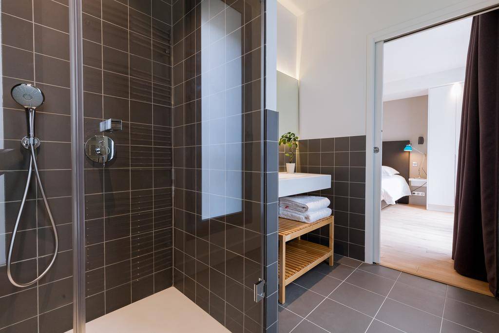 Влагостойкие двери для ванной комнаты — какие выбрать