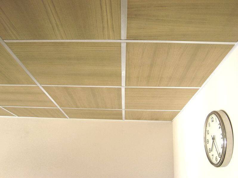 Влагостойкие стеновые панели под кафель – особенности материала и работ с ним