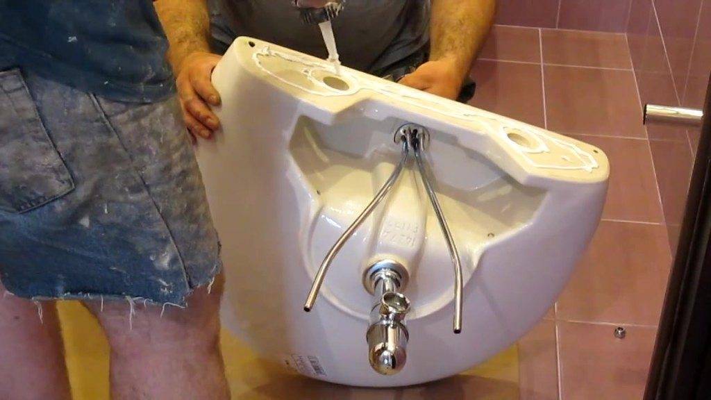 Крепление раковины к стене в ванной – пошаговая инструкция