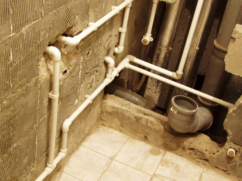 Разводка воды в ванной комнате, виды разводки труб.