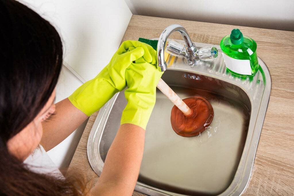 5 способов прочистить слив раковины на кухне – газета "право"