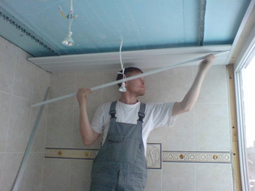 Как сделать потолок из панелей пвх своими руками — особенности монтажа