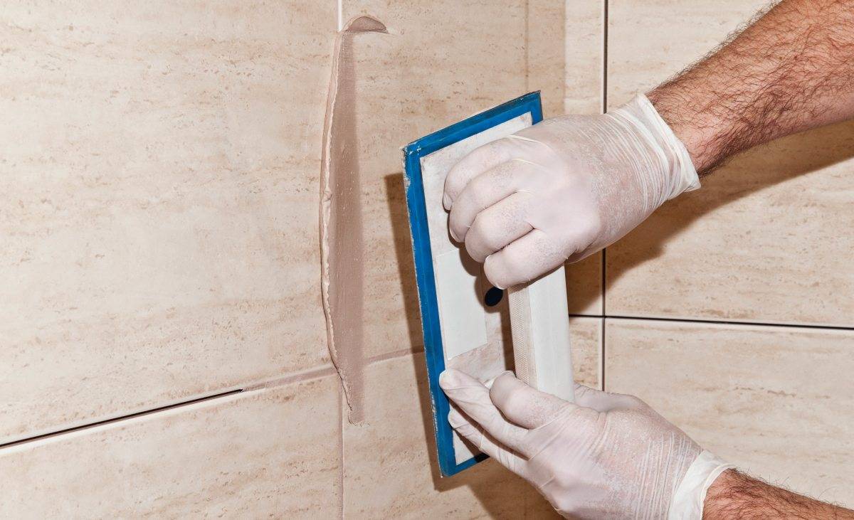 Как обновить старую плитку на кухне и в ванной