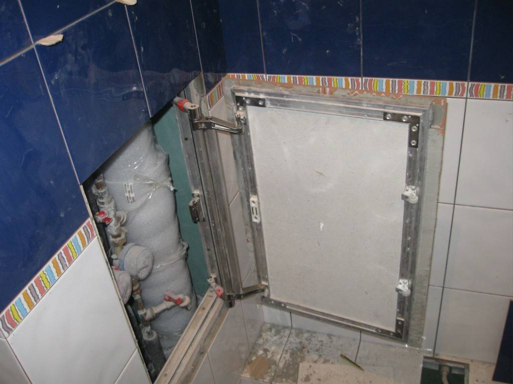 Сантехнический люк в туалете-ванной как элемент дизайна - remontspravka.com