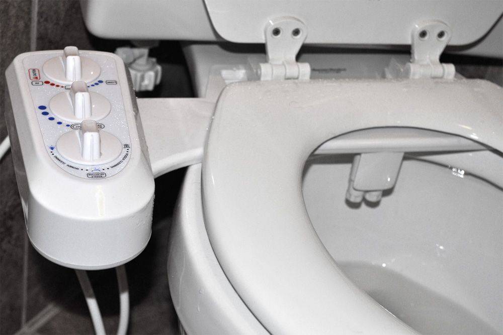 Насадка биде на унитаз: накладка со смесителем на обычный туалет