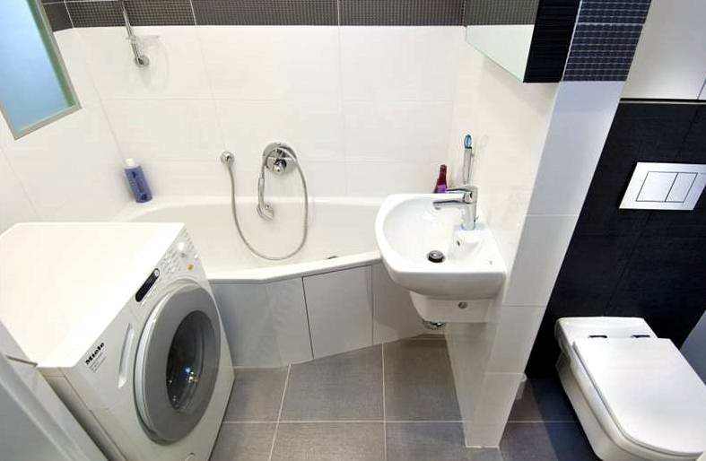 Можно ли расширить ванную за счет коридора — рекомендации и советы