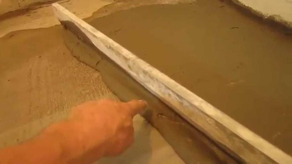 Как выровнять пол под плитку плиточным клеем и стяжкой