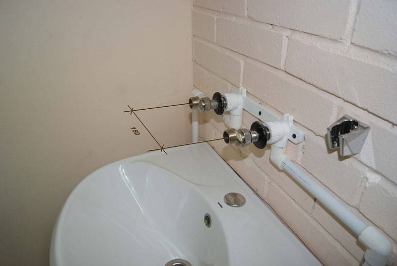 Как правильно установить смеситель в ванной на стену: пошаговая инструкция