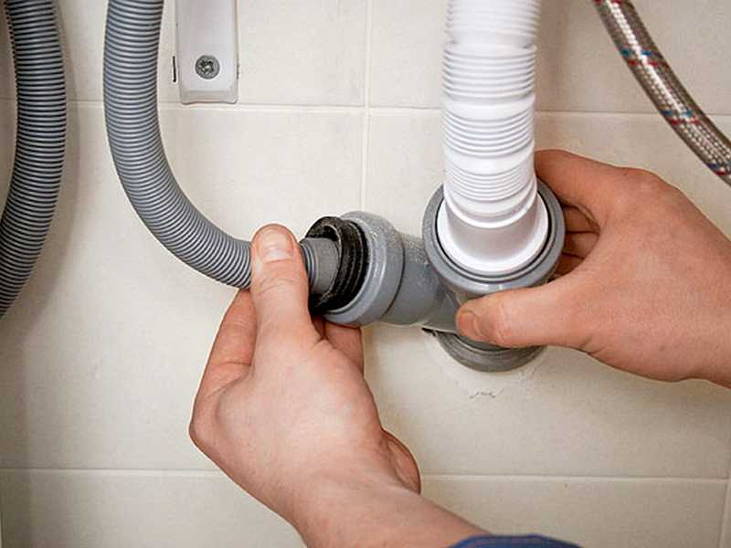 Чем прочистить сливную трубу в ванной (стиральной машинке) и на кухне | как своими руками промыть засор канализации унитаза в домашних условиях