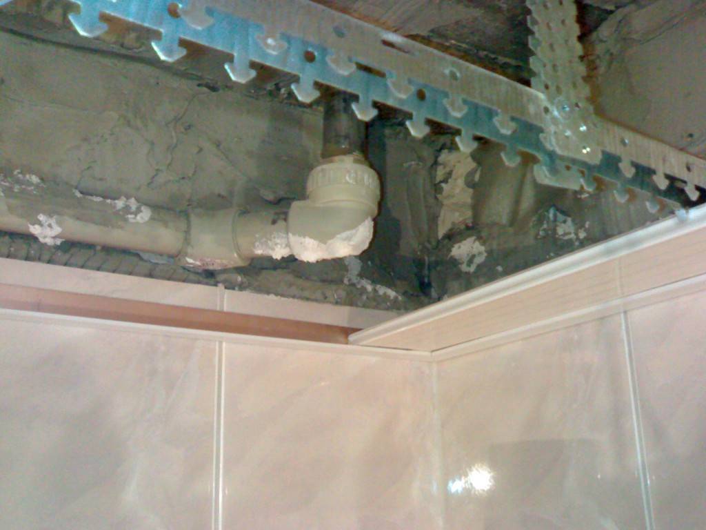 Установка реечного потолка в ванной - пошаговая инструкция