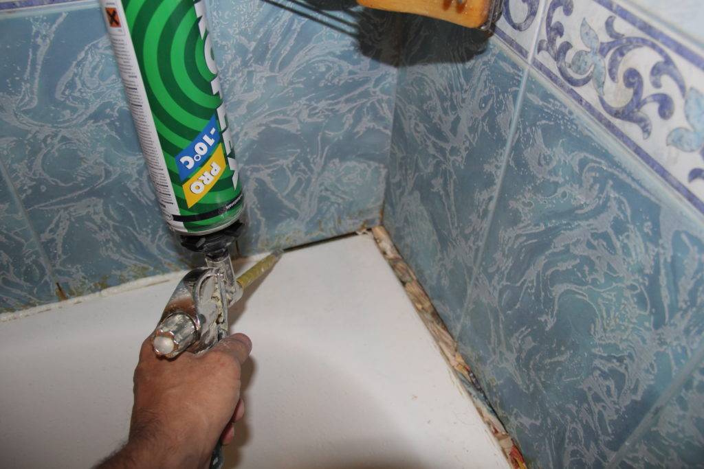 Причины разрушения кладки в ванной, чем приклеить и как монтировать отвалившуюся часть плитки