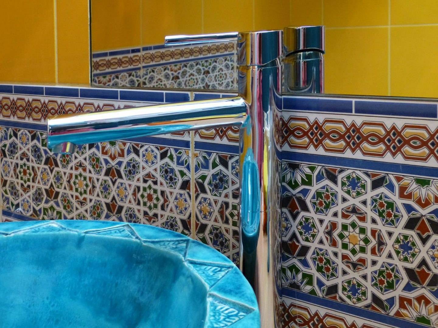 Марокканская плитка в интерьере: изящество восточных форм (27 фото)