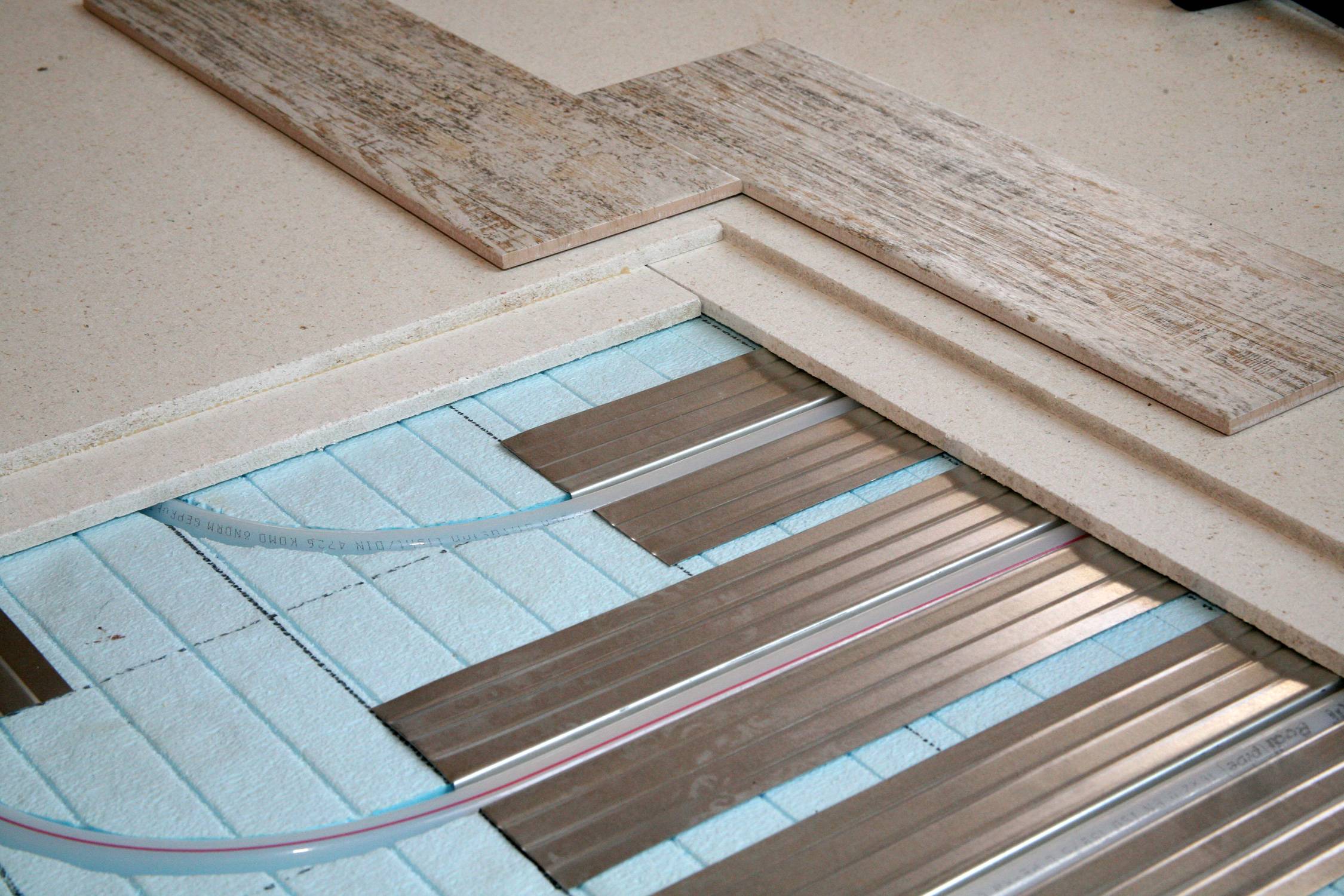 Самостоятельная укладка плитки на деревянный пол. можно ли класть плитку на деревянный пол: пошаговая инструкция, как класть на деревянный пол керамическую плитку - все о строительстве