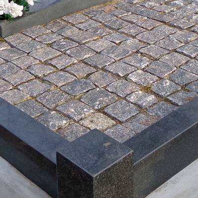 Укладка плитки на кладбище: тротуарной и гранитной